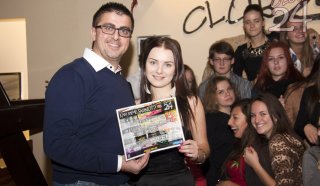 Víťaz súťaže NAJLEPŠIE MATURITNÉ OZNAMKO ROKA 2012 - 4.D Obchodná akadémia Víťaz súťaže NAJLEPŠIE MATURITNÉ OZNAMKO ROKA 2012 - 4.D Obchodná akadémia