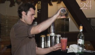 Barmanská show - Tomáš Gyén Barmanská show - Tomáš Gyén