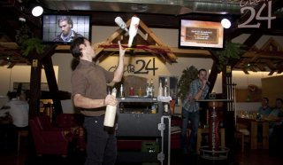 Barmanská show - Tomáš Gyén Barmanská show - Tomáš Gyén